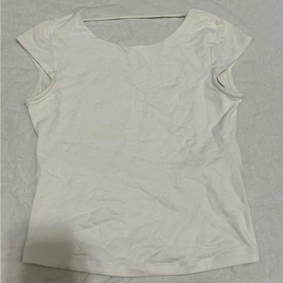 Backless t-shirt - Picture 3 of 4